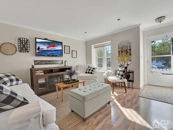4th image of 39 Almond Dr