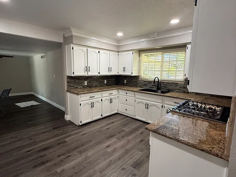 2802 E Griffith Way — Photo 5