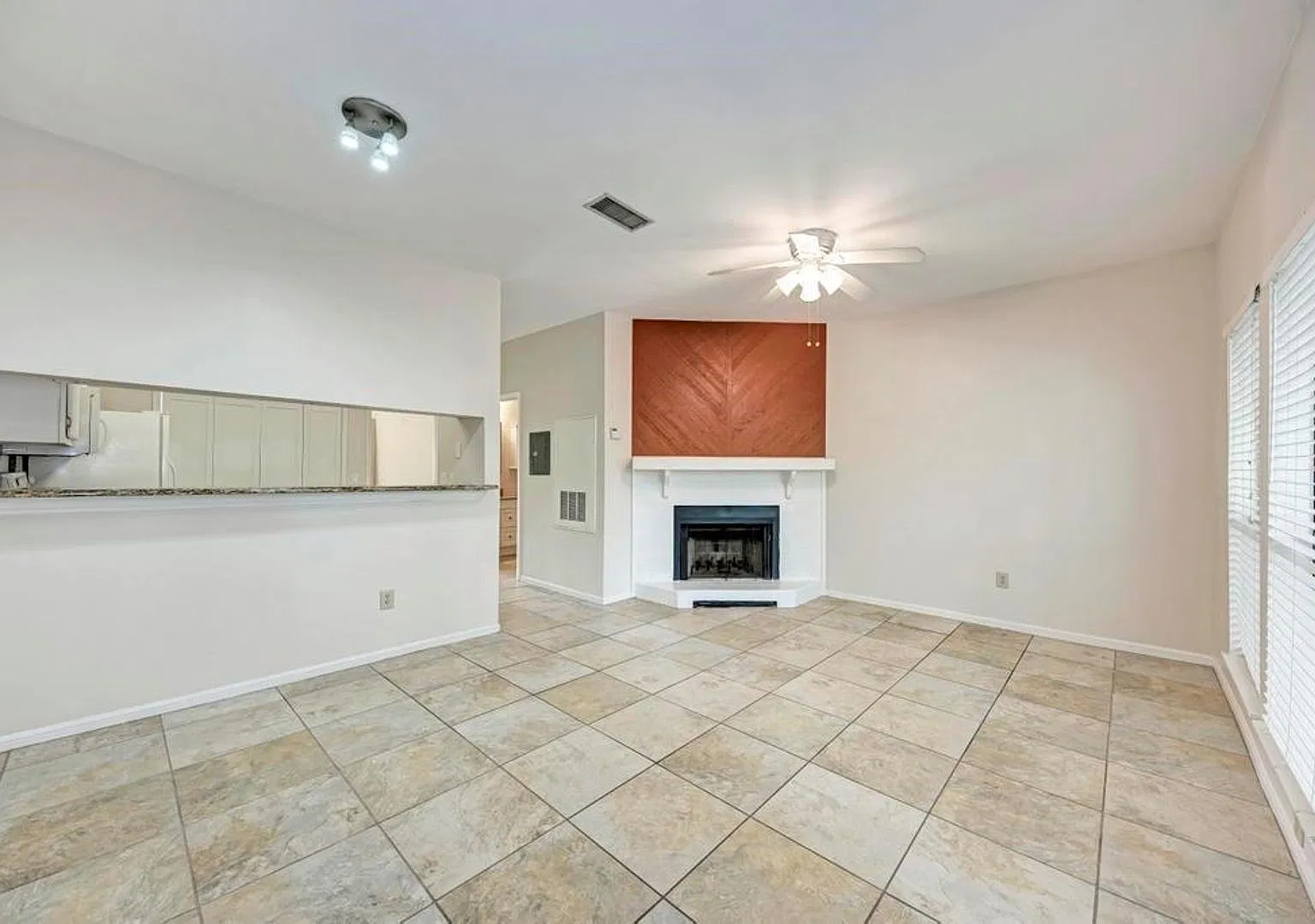 2901 San Jacinto Blvd — Photo 1