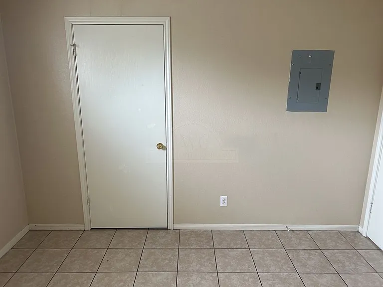 1905 Windward Dr — Photo 12