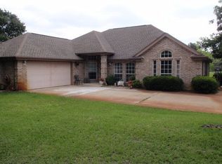 5037 County Road 444, Waelder, TX 78959