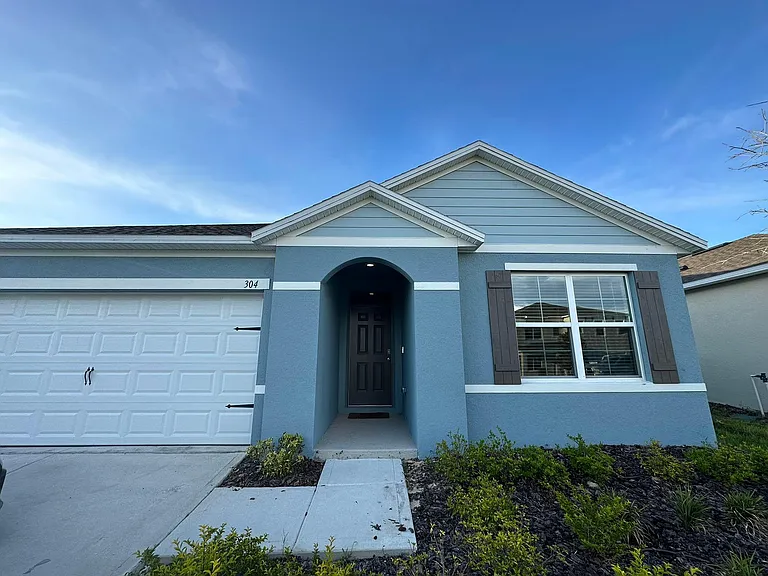 304 Sofia Ln — Photo 1
