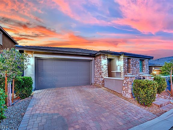 3rd image of 932 Riverlawn Pl