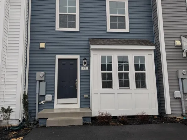 21 Scrub Pine Ct, Bunker Hill, WV 25413