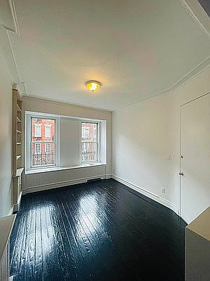 5th image of 319 E 92nd St APT 4e