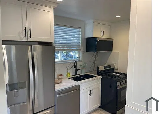 6004 S Denker Ave — Photo 3