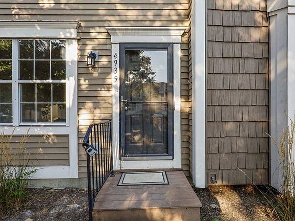 4th image of 4935 Singleton Dr