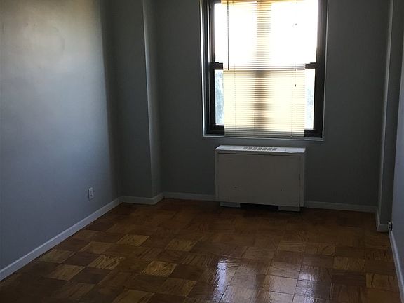 5th image of 225 Saint Pauls Ave #604