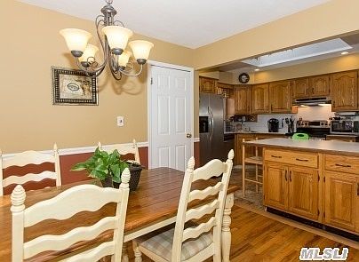 4th image of 84 Coates Ave N
