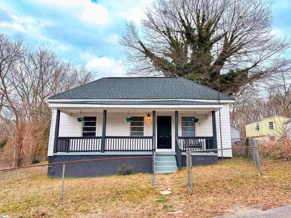 303 River St, Laurens, SC 29360