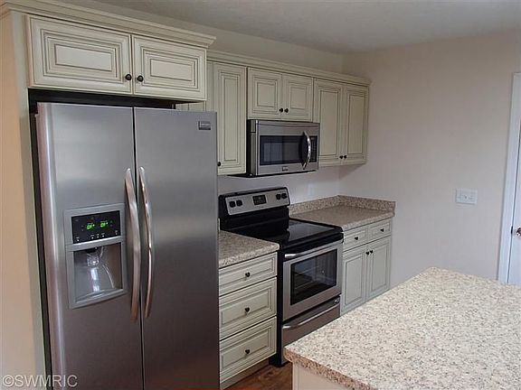 2nd image of 410 Arcadia Blvd