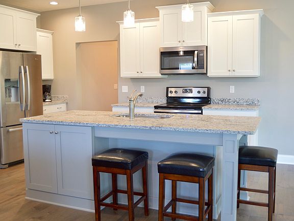 4th image of 67 Longtrail Ln