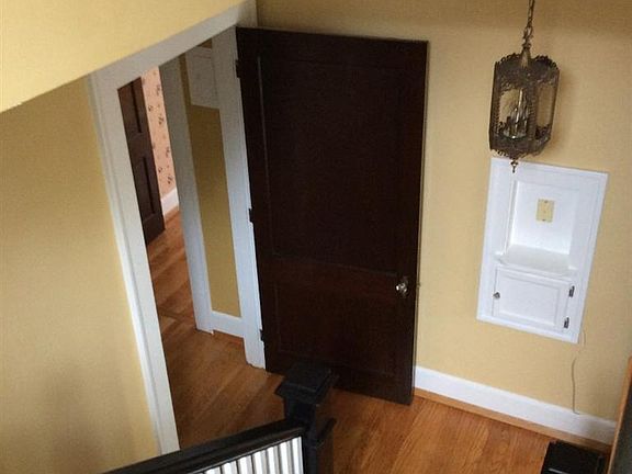 5th image of 814 Shelby St