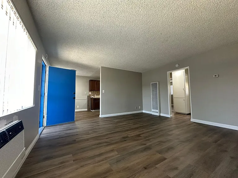 854-856 Orchid Ct. — Photo 2
