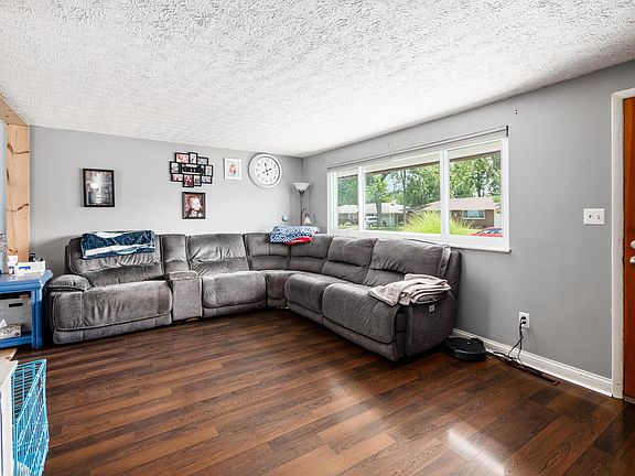 4th image of 6862 Shaulis Dr