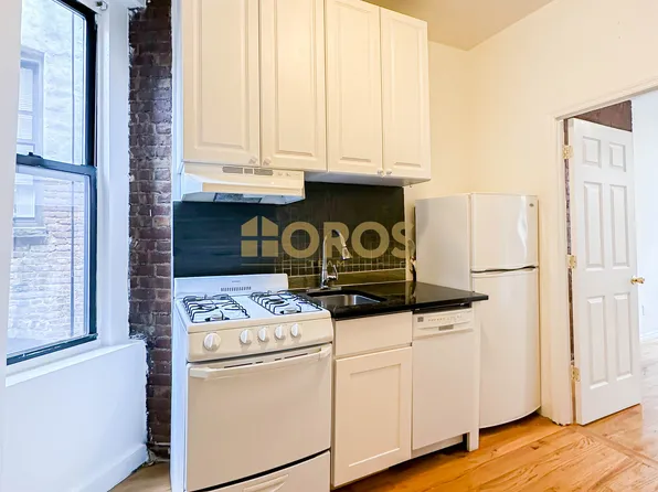 326 East 13th Street image 3 of 6