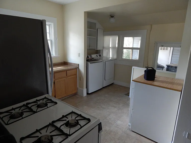 503 E St — Photo 4