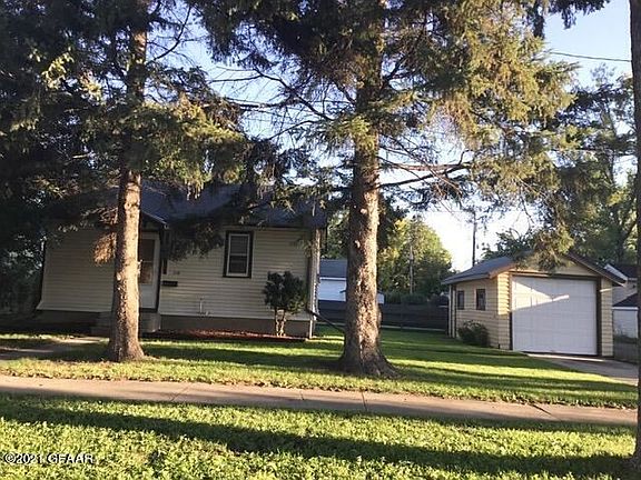 3rd image of 516 15th Ave S