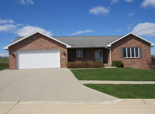 1003 Valley Dr, Monticello, IA 52310