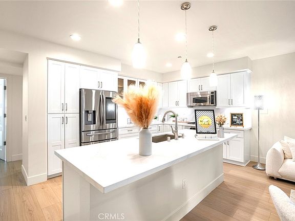 3rd image of 617 Rockefeller
