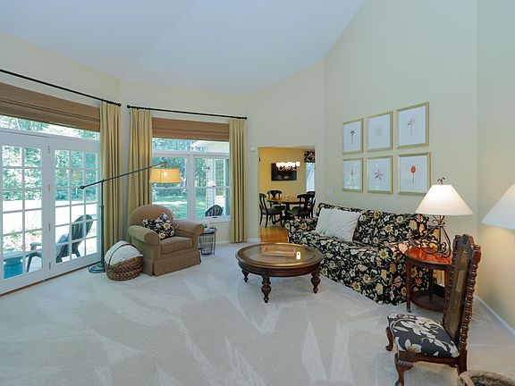 5th image of 5076 Queen Victoria Ln
