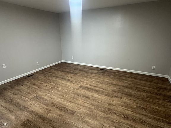3rd image of 405 S Main St