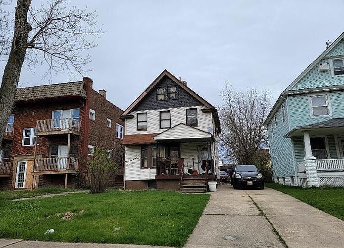 2nd image of 3361 E 139th St