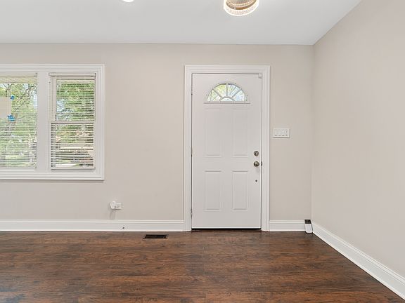 3rd image of 21916 Gailine Ave