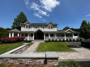 8 Suncrest Dr, Dix Hills, NY 11746