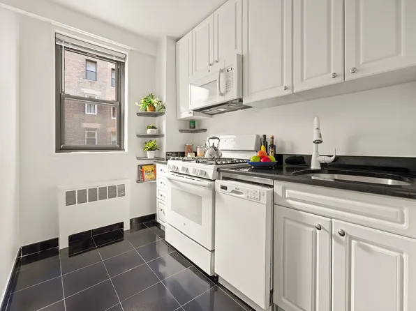 116 Central Park South image 5 of 13