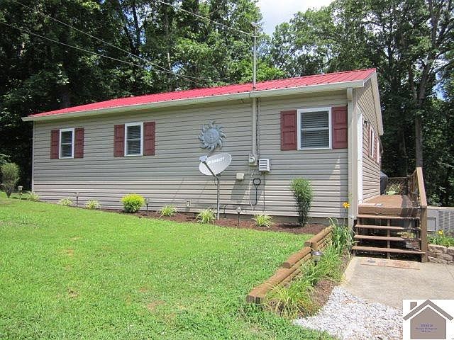 1st image of 165 Crown Ct