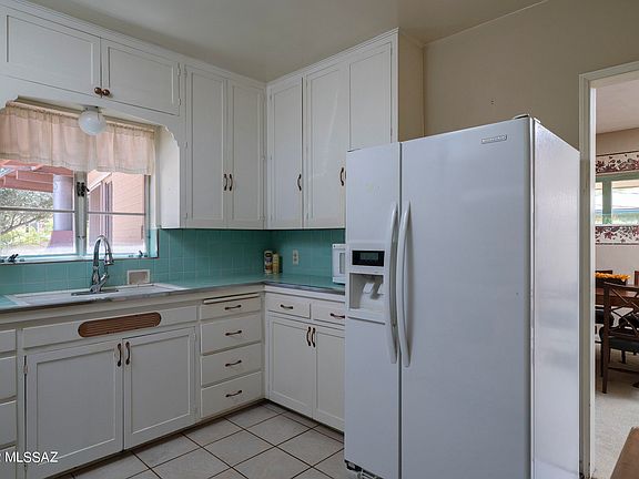 5th image of 2914 E Lisbon Pl