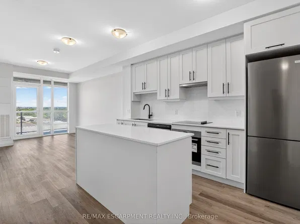461 Green Rd #703, Hamilton, ON L8E 5W9