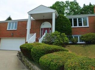 1675 Forestview Dr, Bethel Park, PA 15102