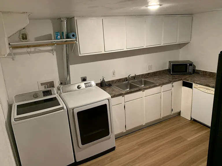 1522 Hall Ave #B — Photo 2
