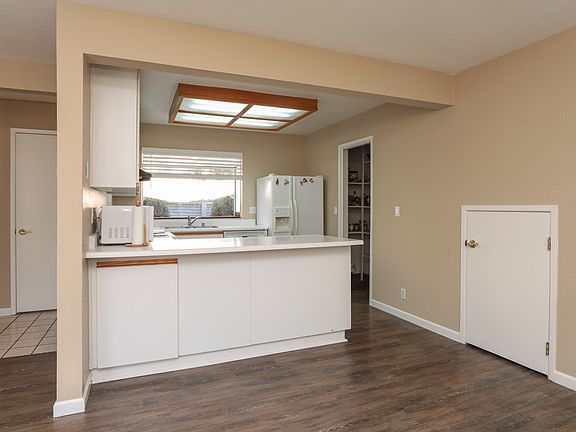 2nd image of 655 Martinique Ct