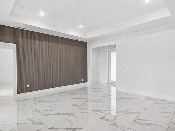 5th image of 801 Pinecastle DR