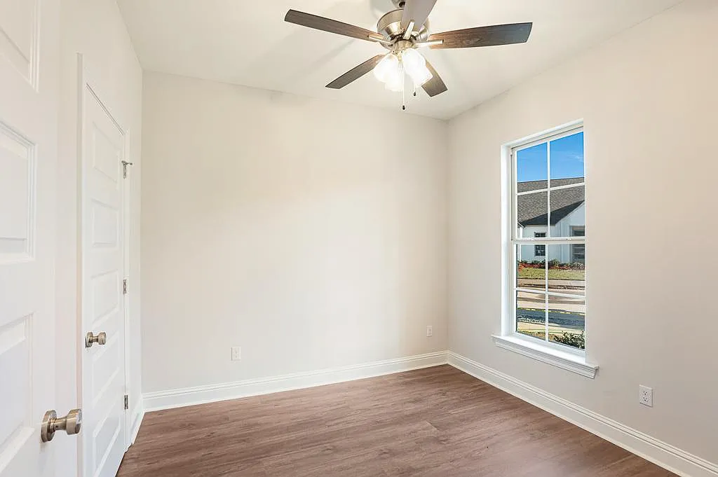 3 bed, 1358 sqft, $2,200 — Photo 3