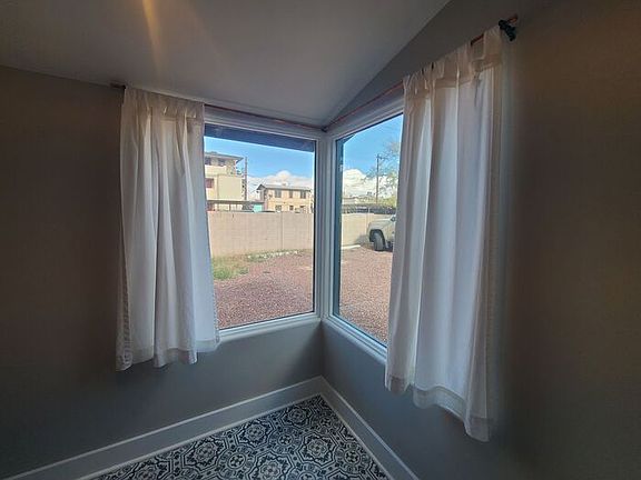 4th image of 710 N 6th Ave #4