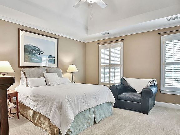2nd image of 25 Pickett Pl