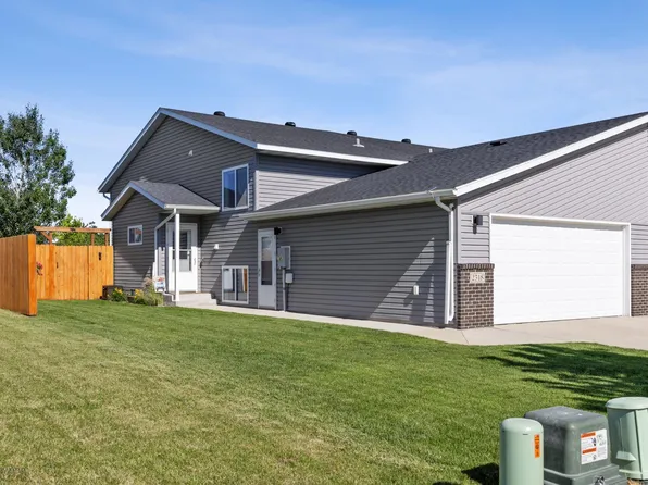 2518 8th Ct W, West Fargo, ND 58078