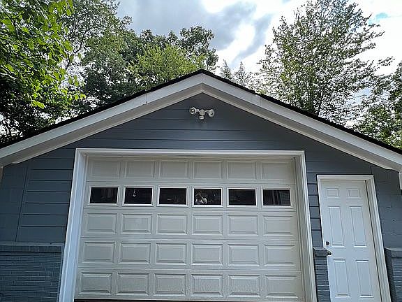 Detached garage