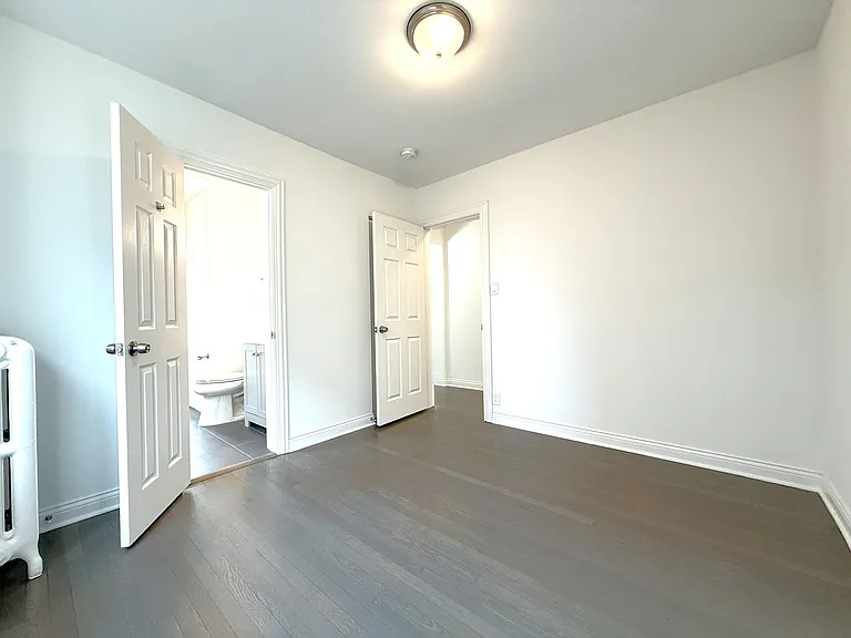 1800 N Farwell Apartments — Photo 12