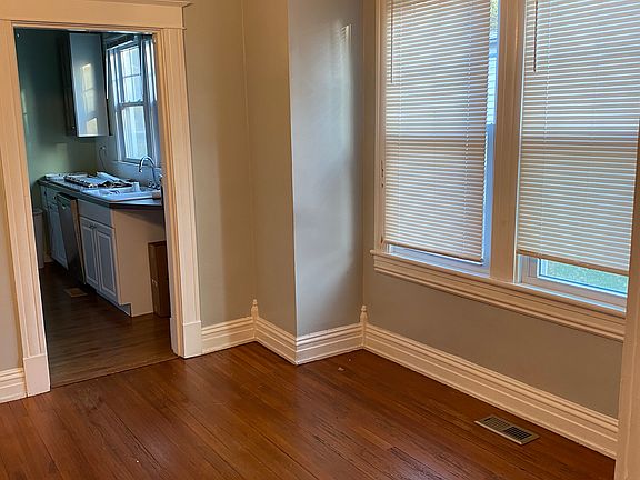 5th image of 209 W 33rd St
