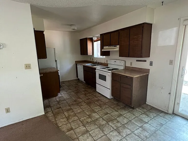 6457 N Snowflake Dr — Photo 3
