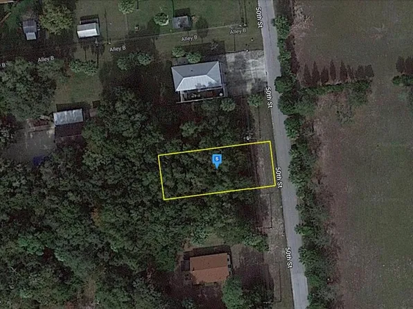 5 50th St #5, Yankeetown, FL 34498