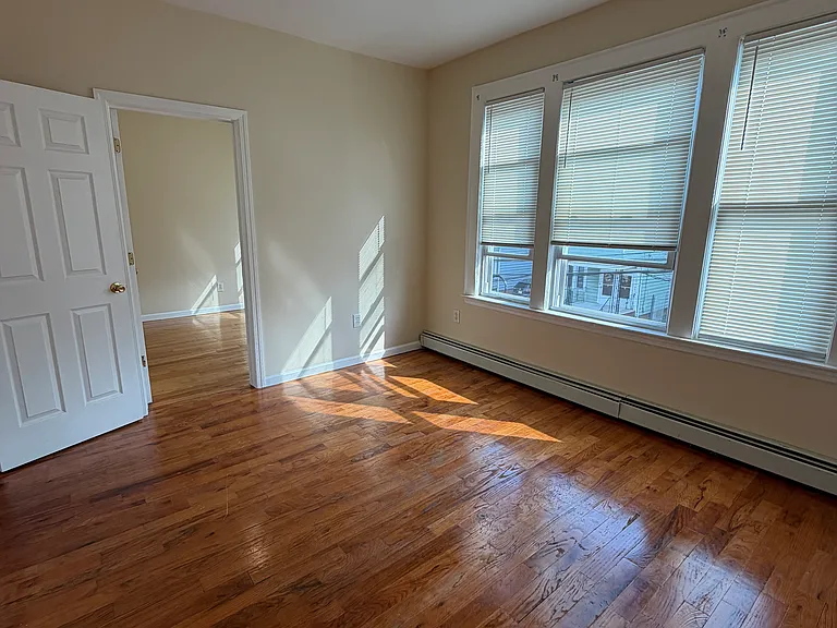 21 Robert Pl #2R — Photo 8