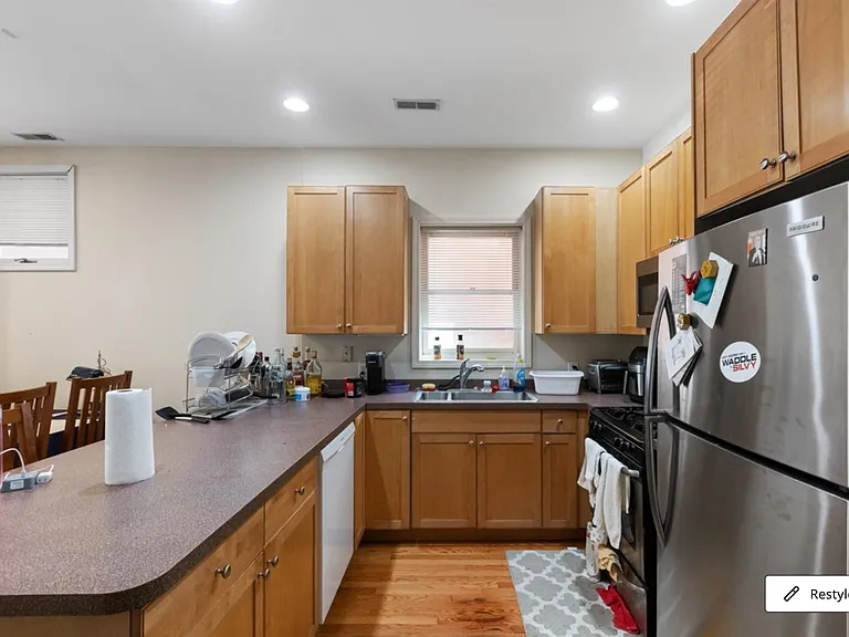 2338 N Greenview Ave #1 — Photo 3