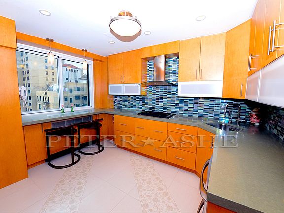 5th image of 40 E 80th St APT 18B