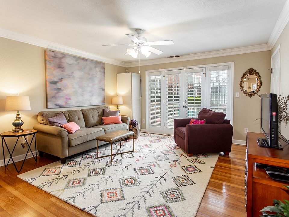 BRIGHT OPEN LIVING ROOM